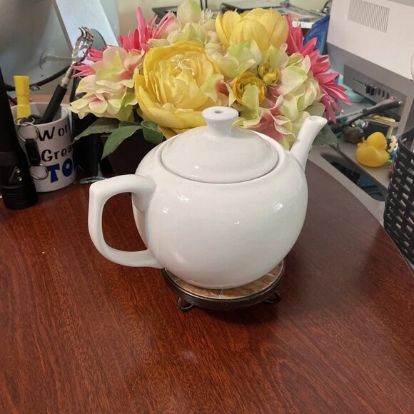 BIA Cordon Bleu White Porcelain Teapot (NO INFUSER) - Picture 2 of 8